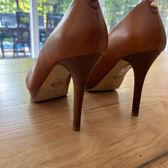 COPY - michael kors ionna pumps - Picture 4 of 8